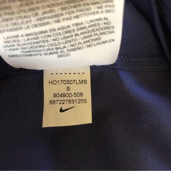 Nike. Dri-Fit Long Sleeve Half Zip. Purple. Small. - Picture 8 of 8